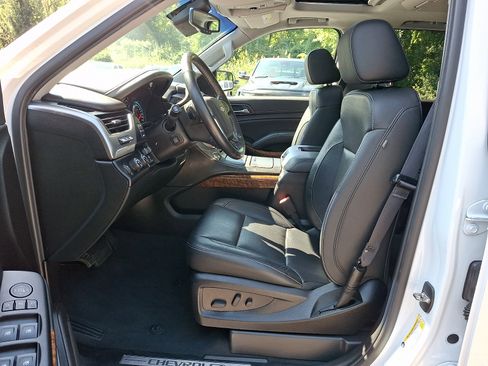Used 2019 Chevrolet Suburban Premier AWD/4WD image 15