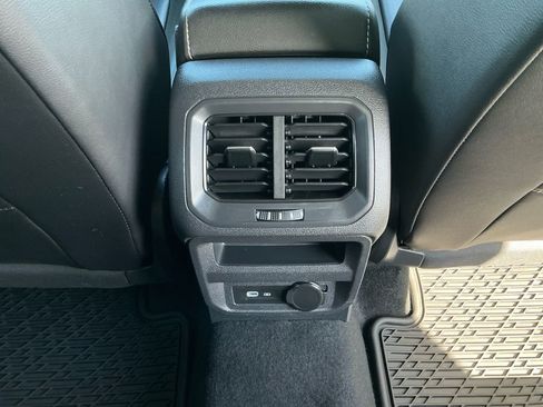 Used 2024 Volkswagen Tiguan SE R-Line AWD/4WD image 16