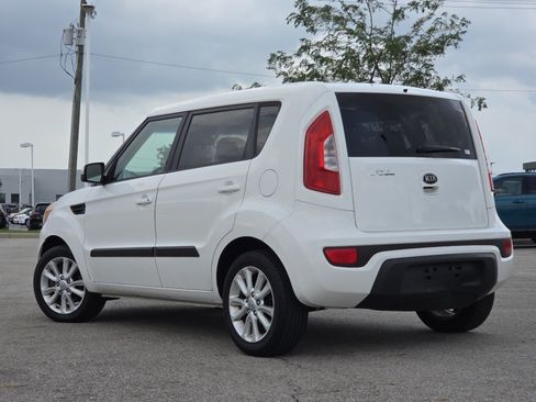 Used 2013 Kia Soul + FWD image 11