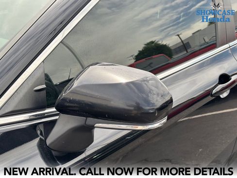 Used 2023 Toyota Camry SE image 9