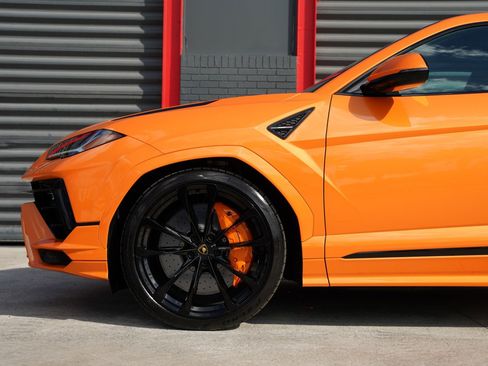 Used 2023 Lamborghini Urus S image 3
