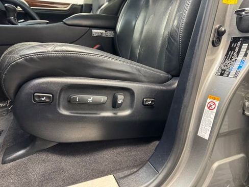 Used 2019 Lexus LX 570 4WD w/ Luxury Package image 14