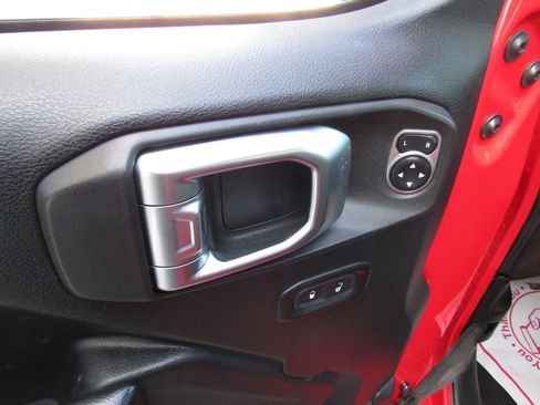 Used 2020 Jeep Wrangler Sport image 17