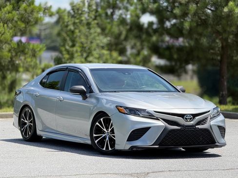 Used 2018 Toyota Camry SE w/ Convenience Package FWD image 13