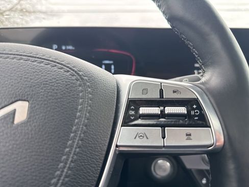 Used 2023 Kia Telluride EX w/ EX Captain's Chair Package image 17