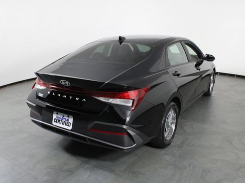 Certified 2024 Hyundai Elantra SE FWD image 4