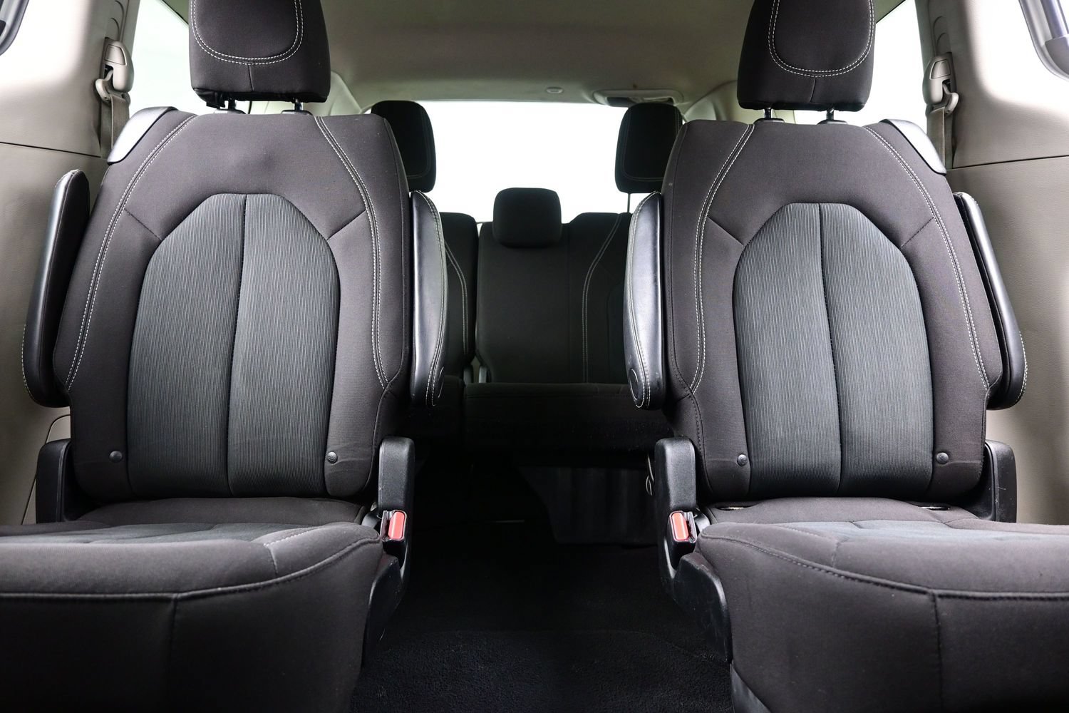 Used 2023 Chrysler Voyager LX FWD image 20