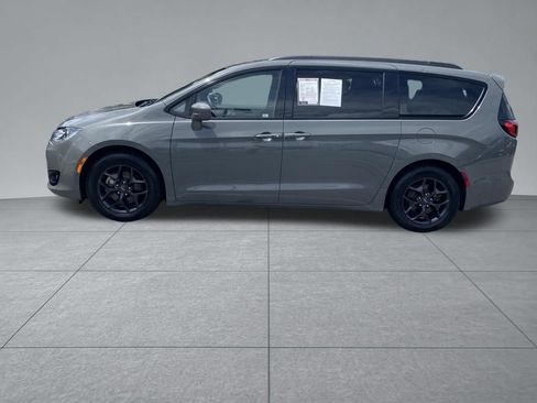 Used 2020 Chrysler Pacifica Touring-L Plus FWD image 4