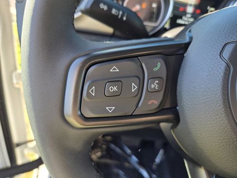 Used 2023 Jeep Gladiator Sport image 14