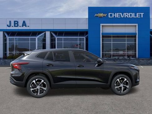New 2026 Chevrolet Trax RS w/ Sunroof Package FWD image 5