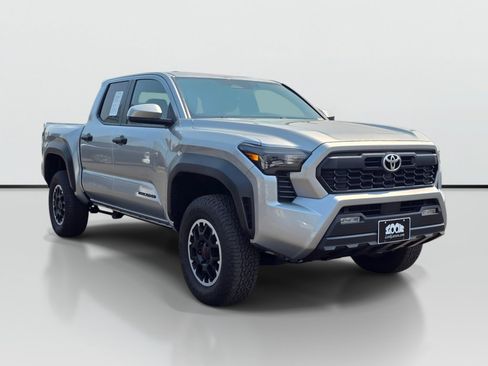 Used 2024 Toyota Tacoma TRD Off-Road AWD/4WD image 7