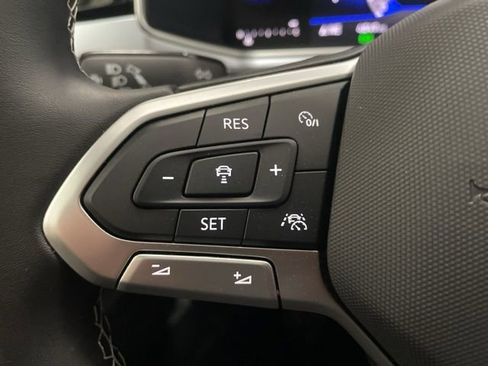 Certified 2025 Volkswagen Taos SE w/ Panoramic Sunroof Package image 15