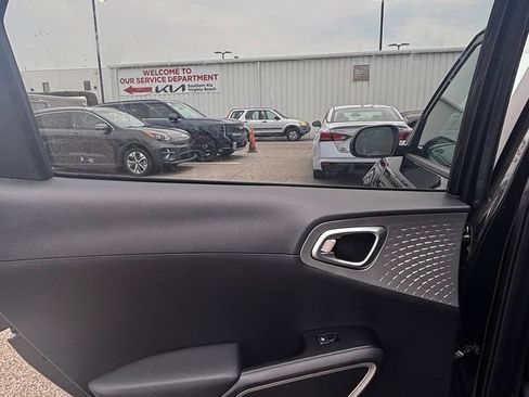 Used 2023 Kia Soul S FWD image 16