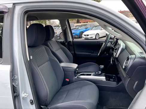 Used 2021 Toyota Tacoma SR5 w/ Trail Edition image 10