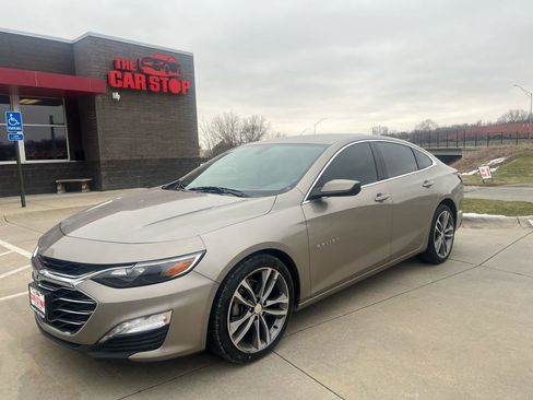 Used 2022 Chevrolet Malibu LT FWD image 2