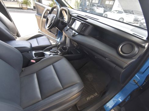 Used 2018 Toyota RAV4 SE AWD/4WD image 10