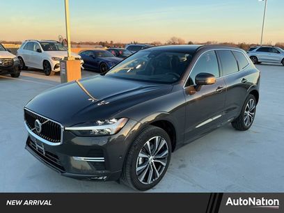 Used 2022 Volvo XC60 B5 Momentum w/ Advanced Package