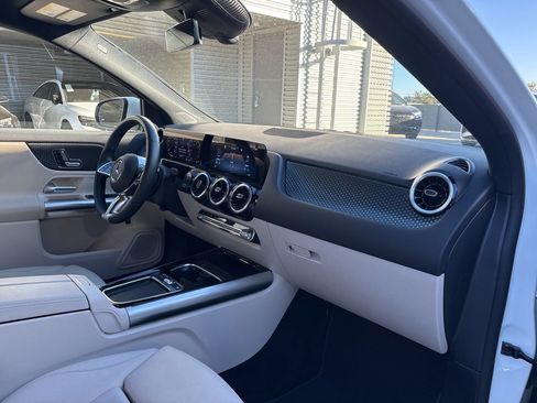 Used 2025 Mercedes-Benz GLA 250 4MATIC image 15