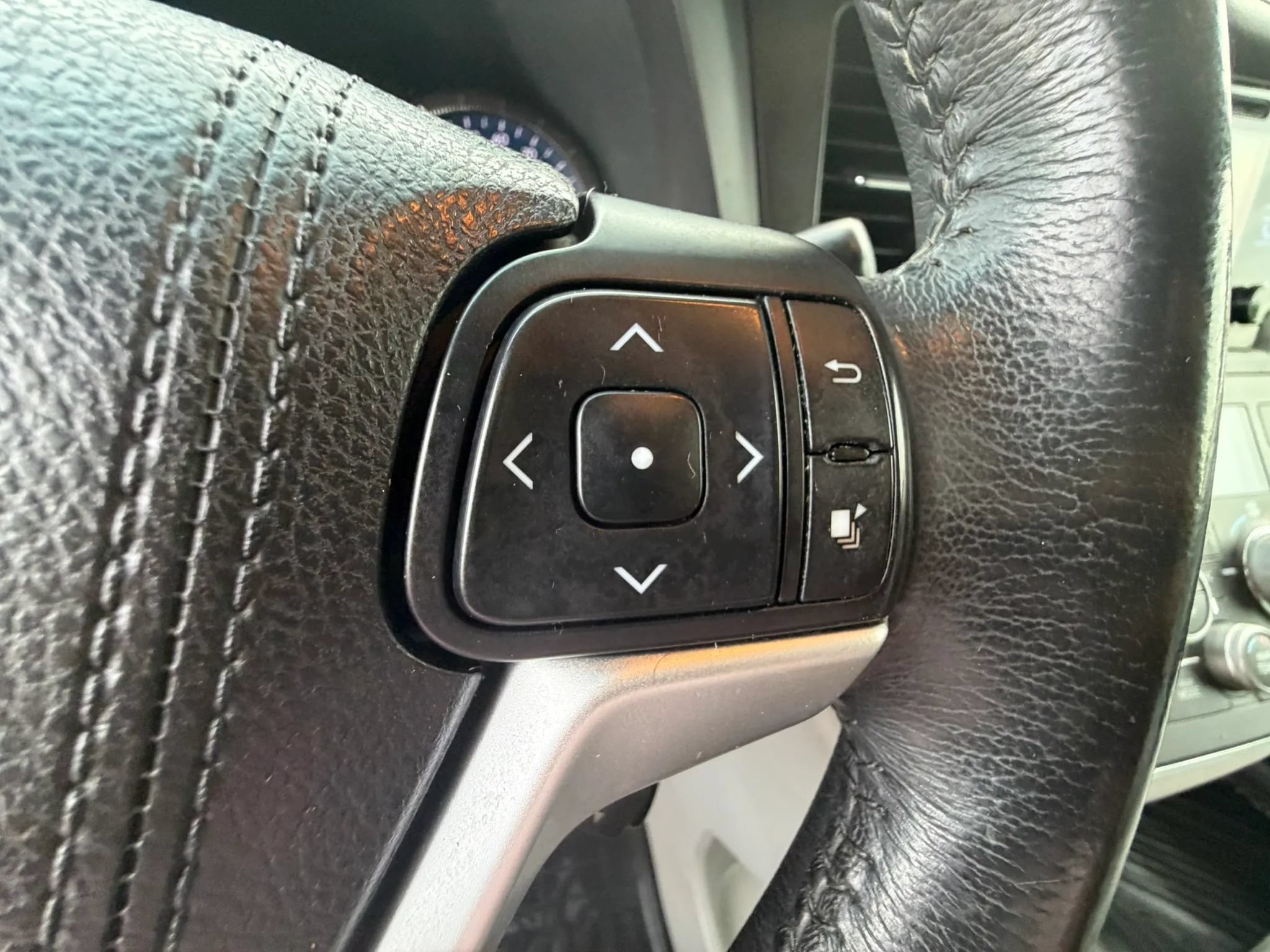 Used 2017 Toyota Sienna XLE Premium FWD image 39
