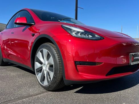 Used 2021 Tesla Model Y Long Range image 11