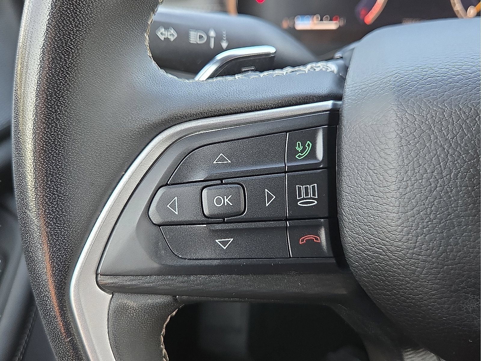 Used 2024 Jeep Grand Cherokee Laredo X RWD image 19