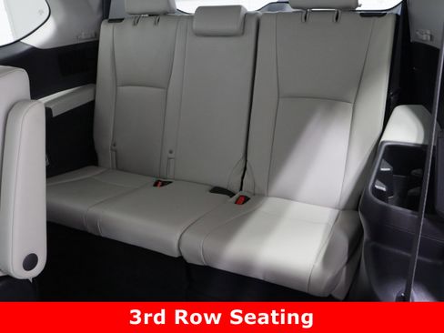 Certified 2024 Toyota Grand Highlander XLE image 32