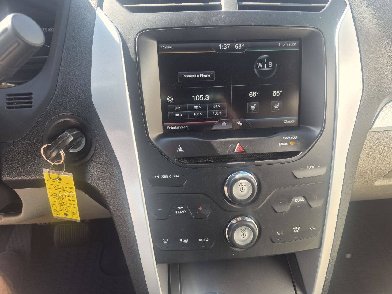 Used 2015 Ford Explorer XLT w/ Equipment Group 202B AWD/4WD image 14