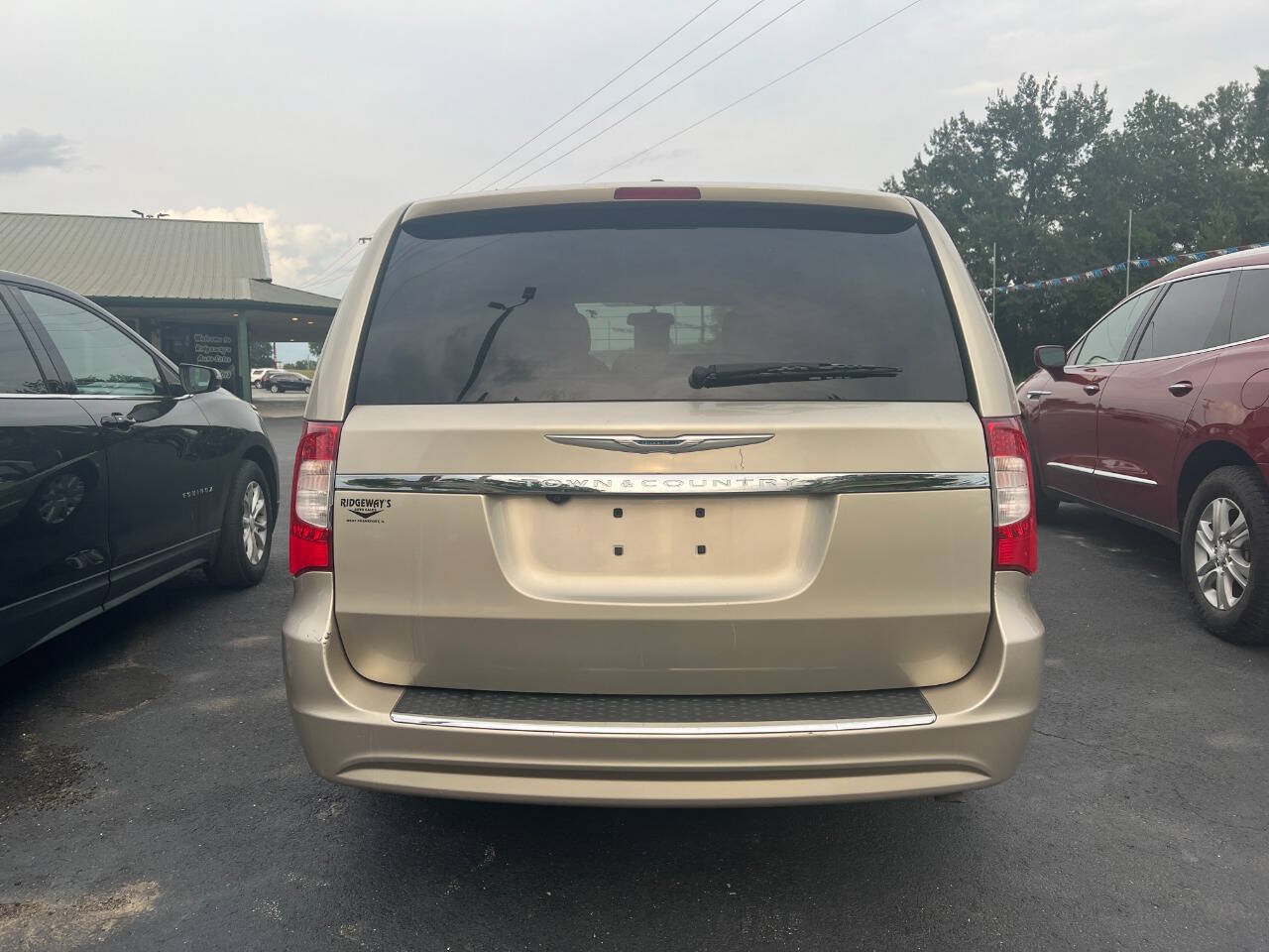 Used 2016 Chrysler Town & Country Touring w/ Driver Convenience Group FWD image 4