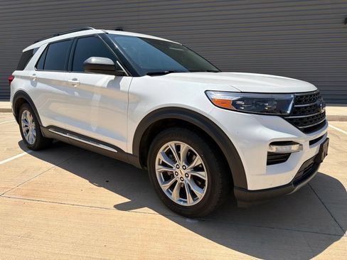 Used 2024 Ford Explorer XLT w/ Equipment Group 202A RWD image 1