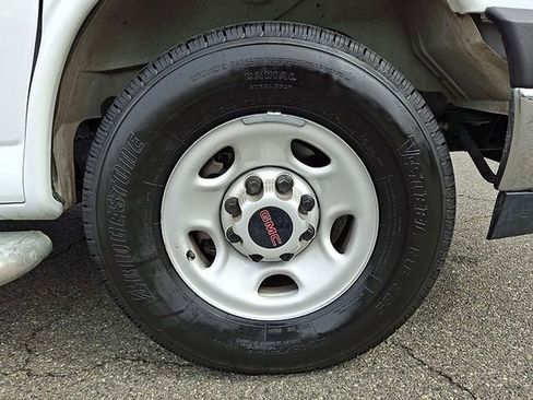 Used 2024 GMC Savana 2500 w/ Driver Convenience Package image 16