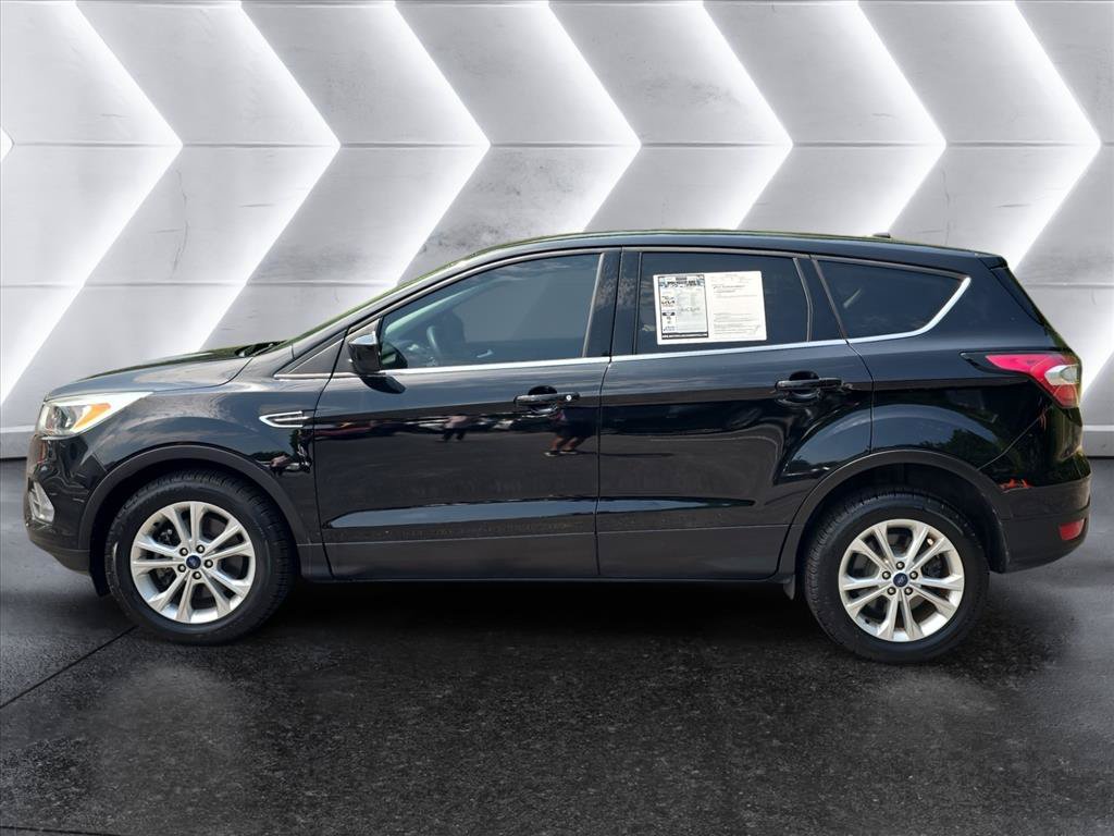 Used 2017 Ford Escape SE w/ SE Cold Weather Package FWD image 2
