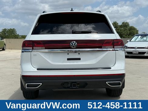 Used 2025 Volkswagen Atlas SE w/ Panoramic Sunroof Package FWD image 8