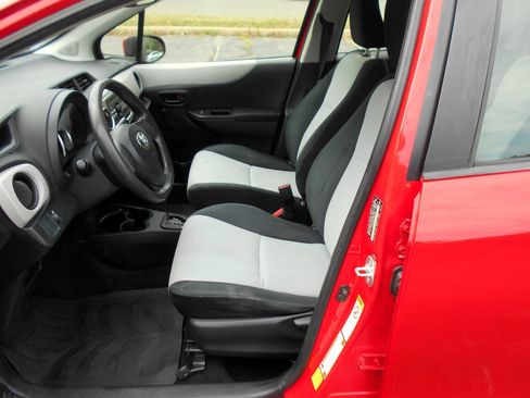 Used 2014 Toyota Yaris L FWD image 9