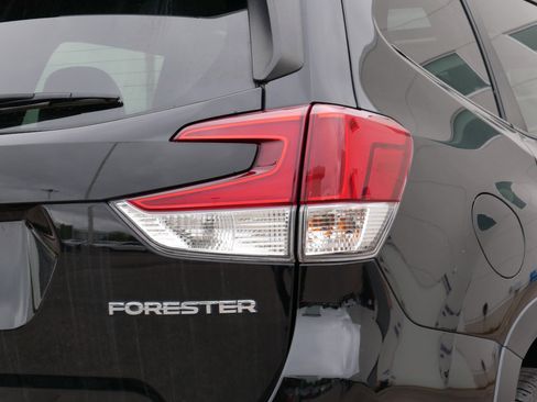 Used 2019 Subaru Forester Premium AWD/4WD image 17