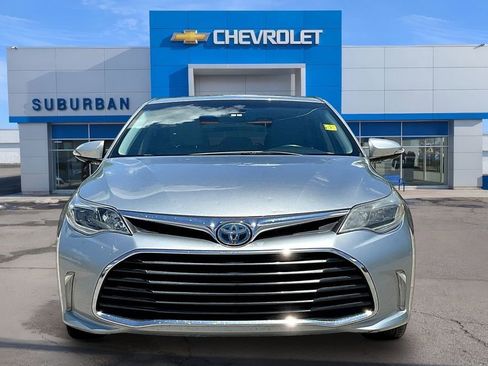 Used 2018 Toyota Avalon Limited FWD image 3