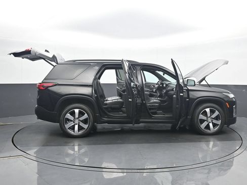 Used 2023 Chevrolet Traverse LT w/ LT Premium Package AWD/4WD image 36