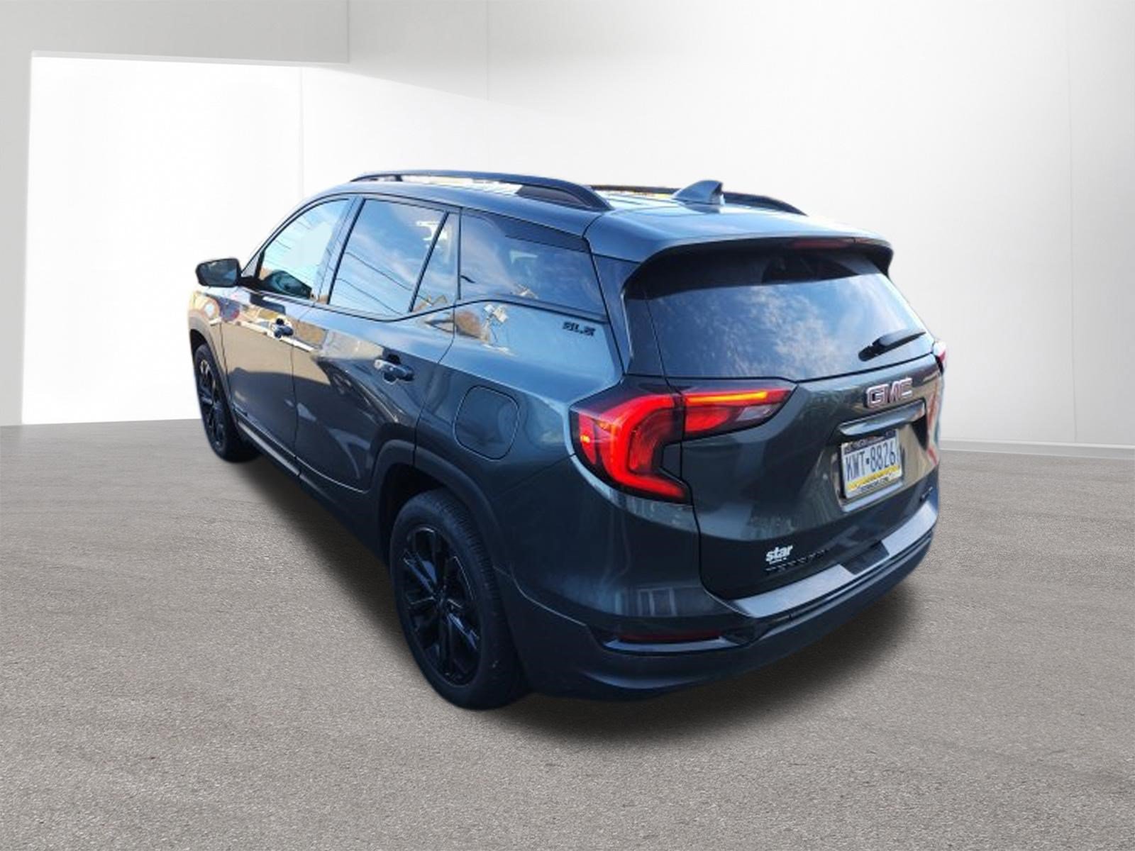 Used 2021 GMC Terrain SLE w/ Driver Convenience Package AWD/4WD image 3