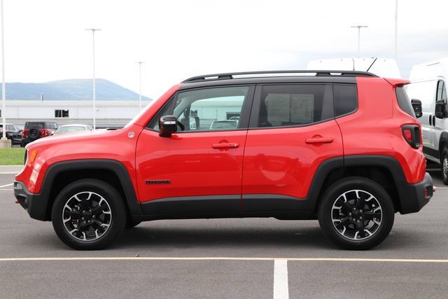 Used 2023 Jeep Renegade Trailhawk AWD/4WD image 2