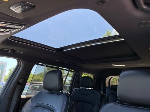 Used 2024 Jeep Grand Cherokee L Limited w/ Luxury Tech Group II AWD/4WD image 23