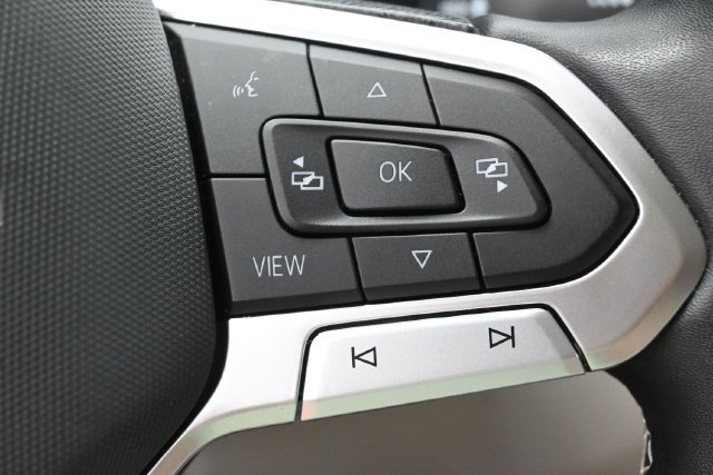 Used 2023 Volkswagen Tiguan SE w/ Panoramic Sunroof Package FWD image 18