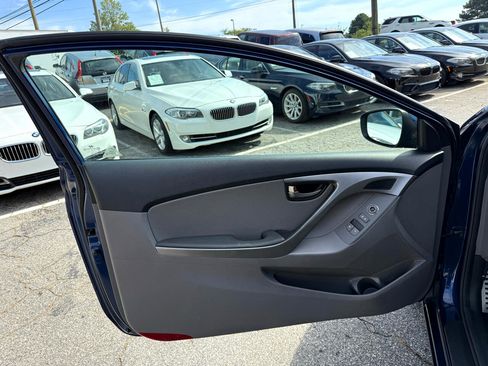 Used 2013 Hyundai Elantra SE image 21