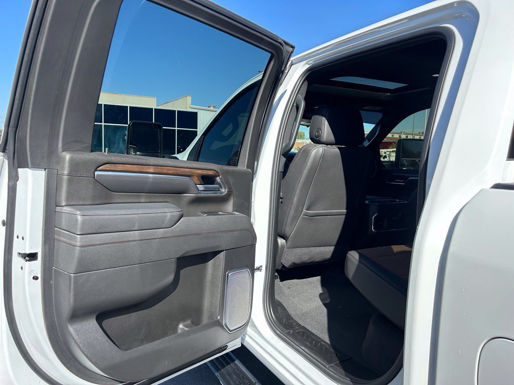Used 2025 Chevrolet Silverado 3500 High Country w/ Technology Package AWD/4WD image 28