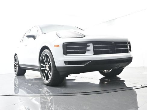 Certified 2024 Porsche Cayenne AWD/4WD image 53