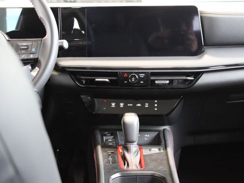 New 2025 Nissan Kicks SR FWD image 7