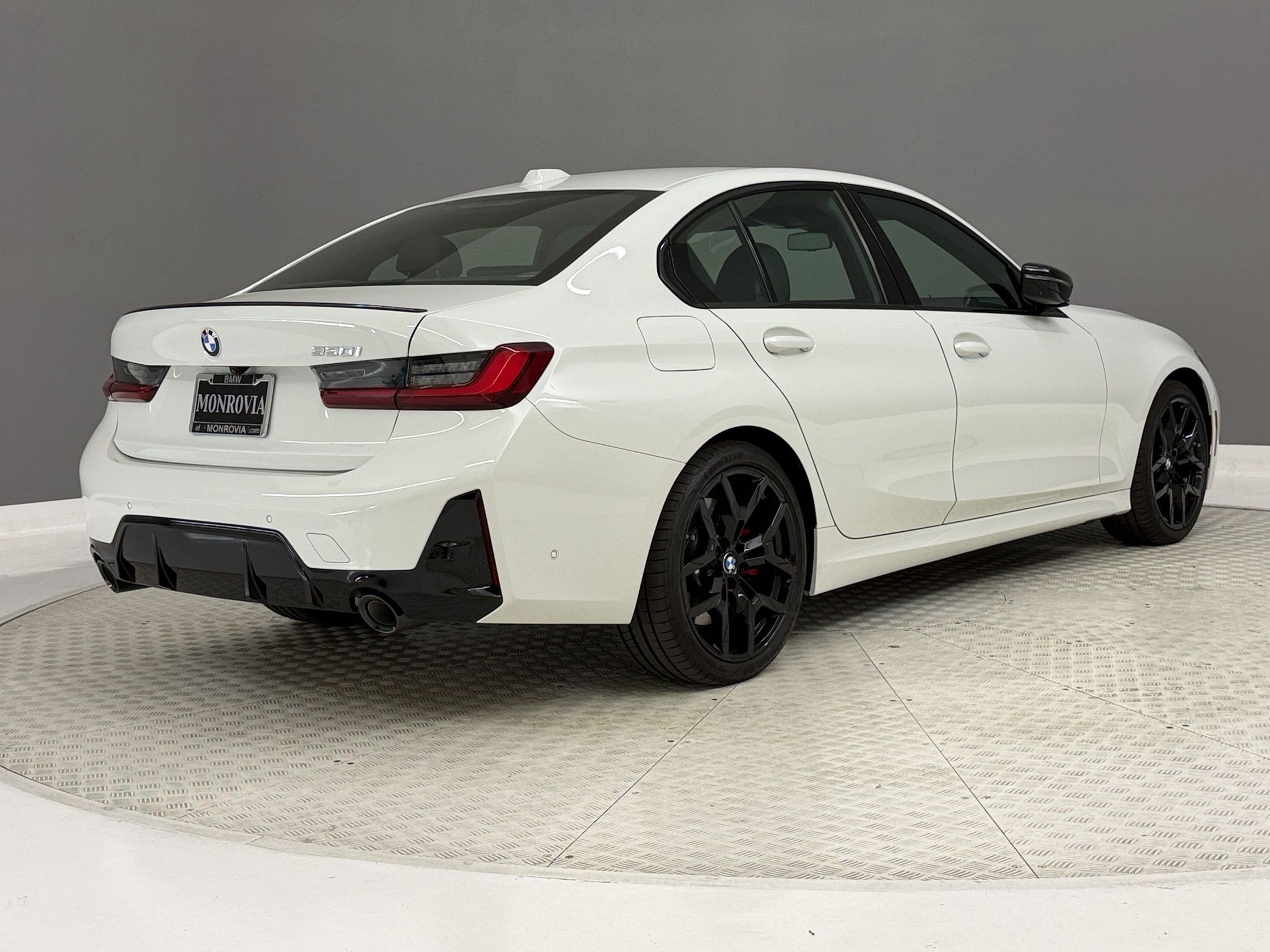 Used 2026 BMW 330i Sedan w/ M Sport Package RWD image 9