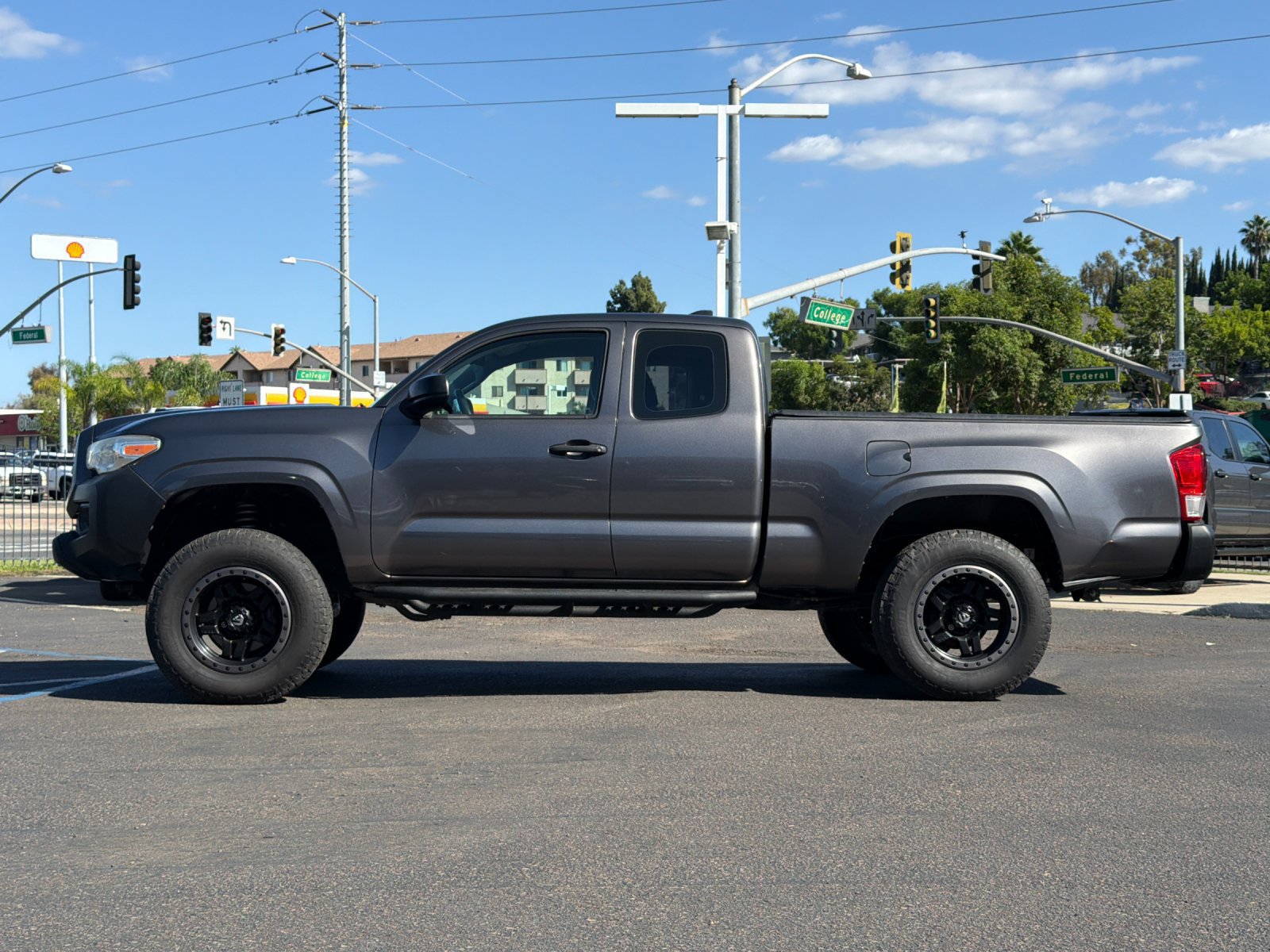 Used 2016 Toyota Tacoma SR AWD/4WD image 2