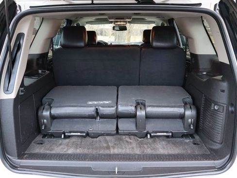 Used 2011 GMC Yukon SLT w/ SLT-2 Equipment Package image 14