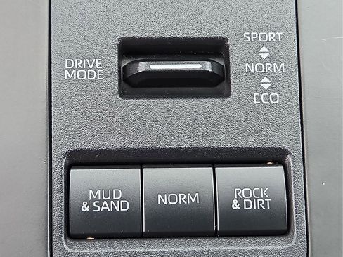 Used 2024 Toyota Highlander LE image 20