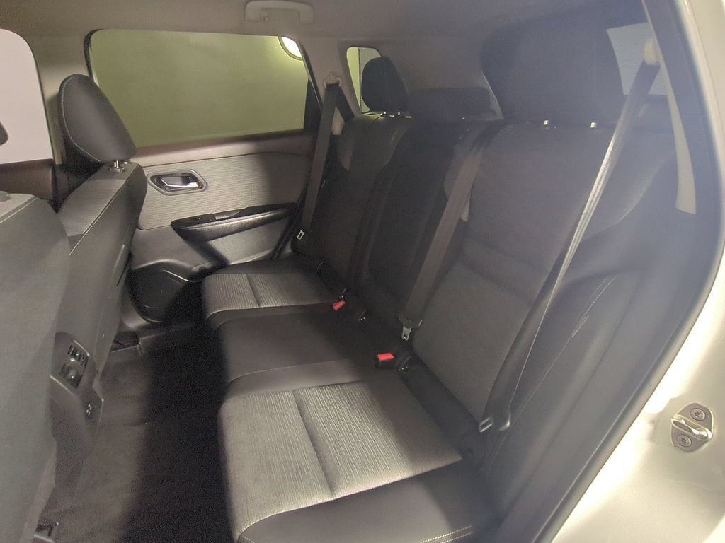 Used 2023 Nissan Rogue SV FWD image 15