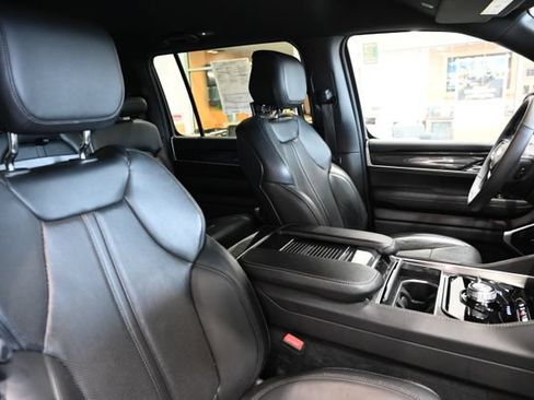 Used 2022 Jeep Wagoneer Series I AWD/4WD image 10